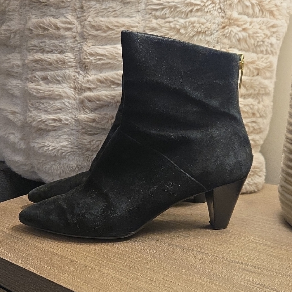 Rockport Black Kitten Heeled Boots with Gold Zipper, Velvety Material